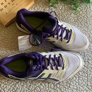 ASICS women’s Gel Rocket size 9 1/2
